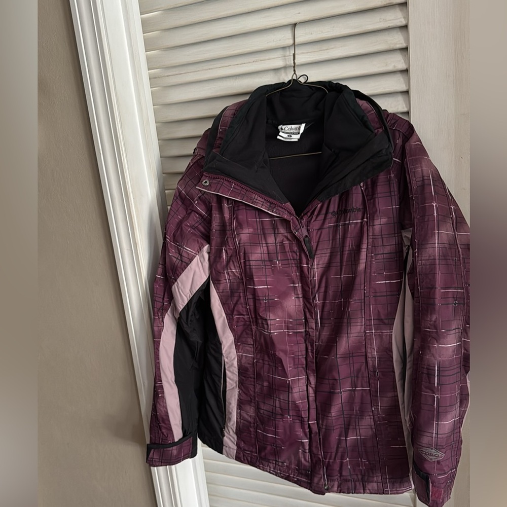 Hardly worn Columbia Interchange womens Large purple black print winter jacket.